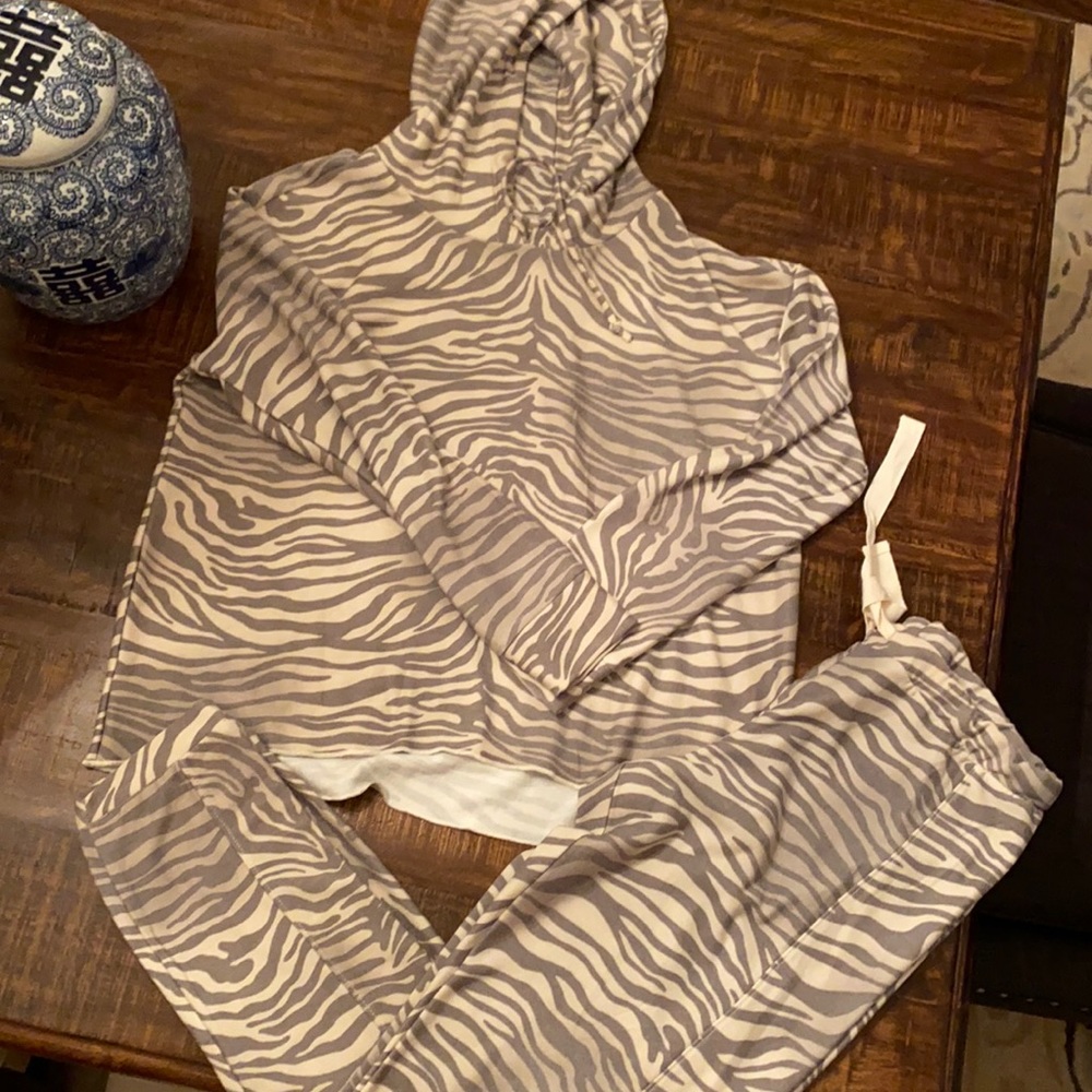 Chaser Jogger Set - image 1